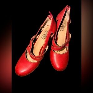Miz Mooz Women's Scarlet Leather Heels 8.5